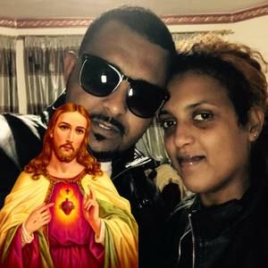 Meet your Posher, Mogos